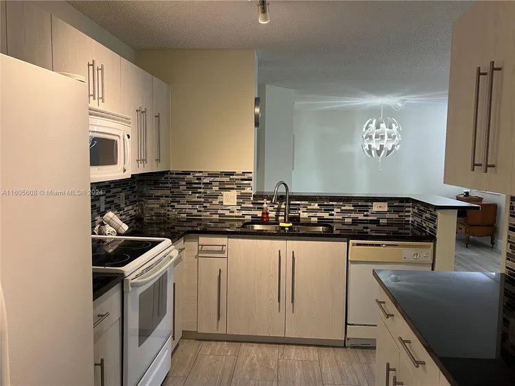 The Yacht Club at Aventura #6208 image #18