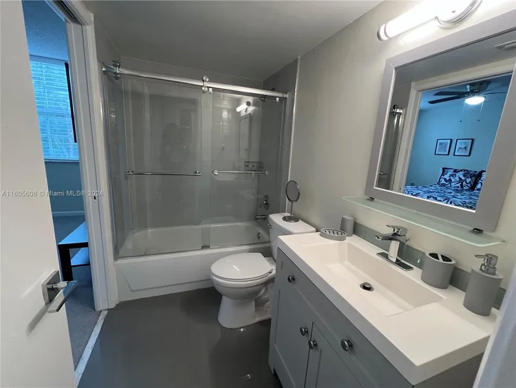 The Yacht Club at Aventura #6208 image #25