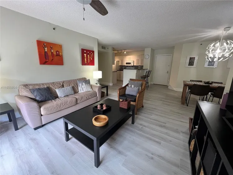 The Yacht Club at Aventura #6208 image #6