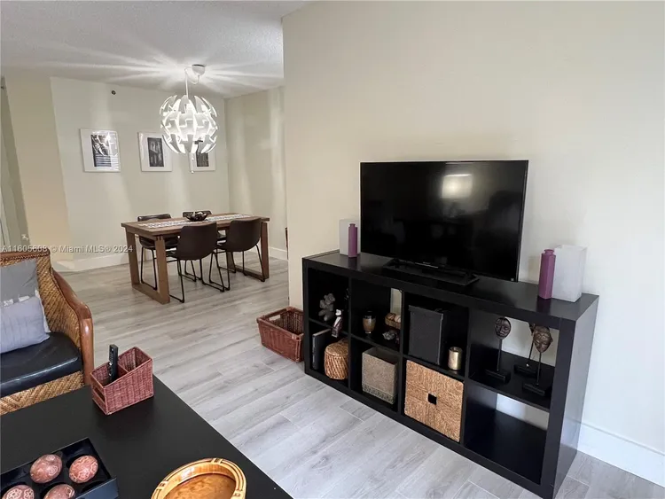 The Yacht Club at Aventura #6208 image #8