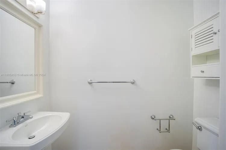 55 Merrick #836 image #11