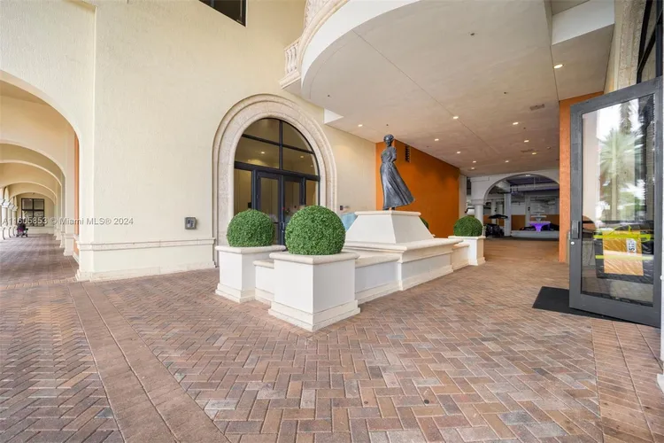 55 Merrick #836 image #14