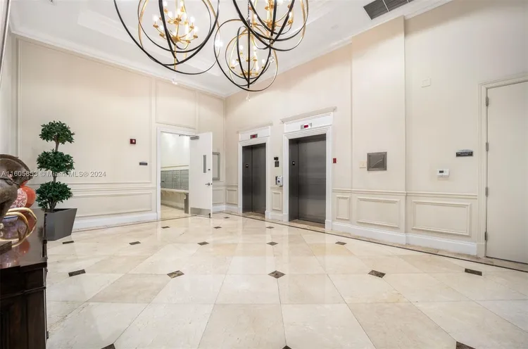 55 Merrick #836 image #15