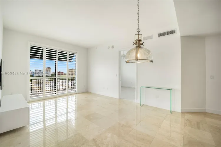 55 Merrick #836 image #16