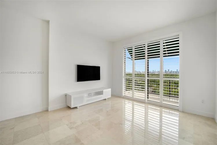 55 Merrick #836 image #17