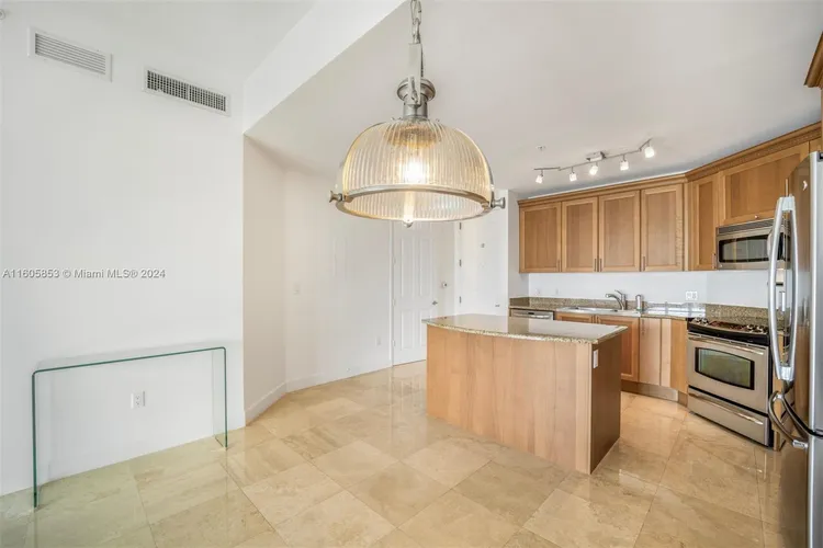 55 Merrick #836 image #20