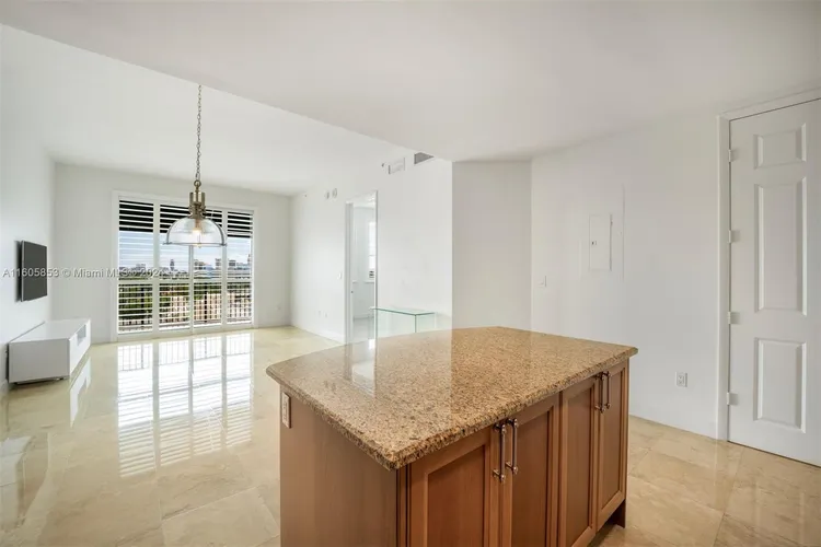 55 Merrick #836 image #21