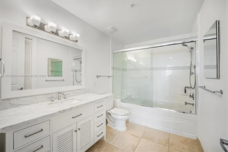 55 Merrick #836 image #6