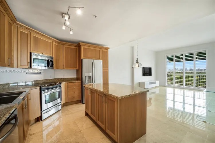 55 Merrick #836 image #7