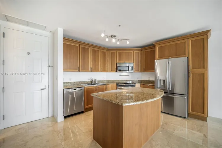 55 Merrick #836 image #9