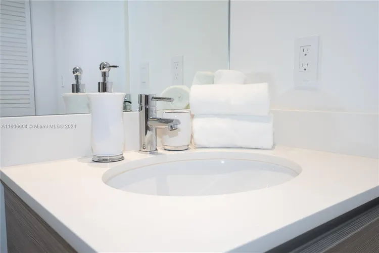 Hyde Midtown #1706 image #43