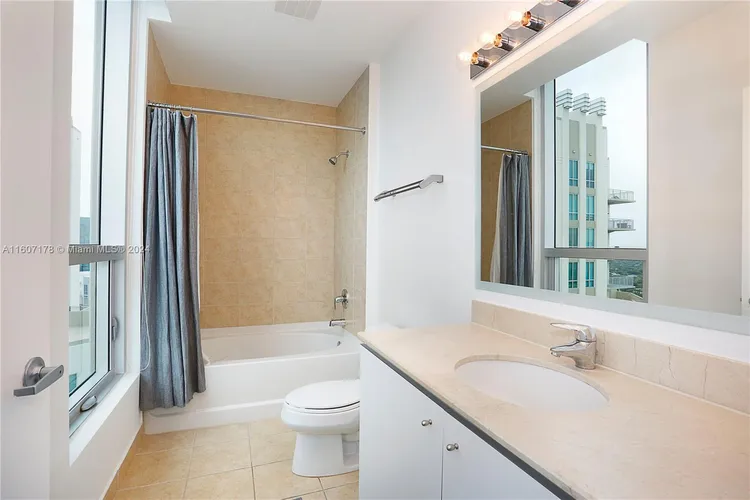 Metropolis at Dadeland #2404 image #12