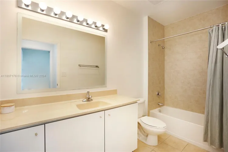 Metropolis at Dadeland #2404 image #15