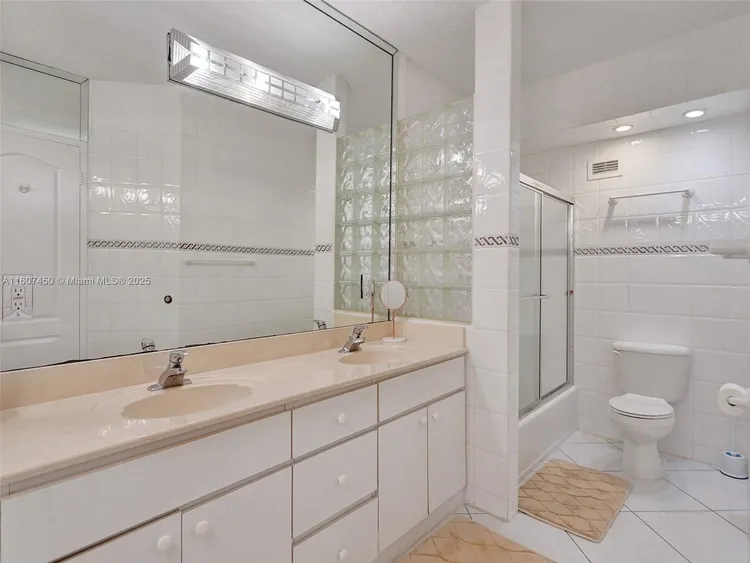 Sea Air Towers #1506 image #11