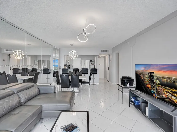 Sea Air Towers #1506 image #23