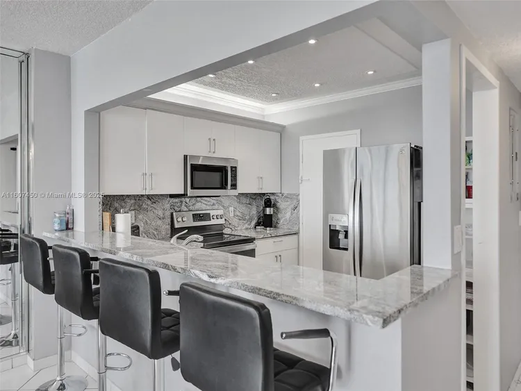 Sea Air Towers #1506 image #29