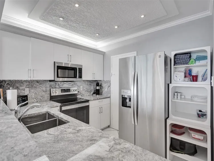 Sea Air Towers #1506 image #30