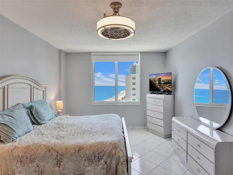 Sea Air Towers #1506 image #7