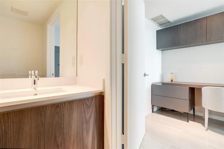 One Paraiso #4802 image #31