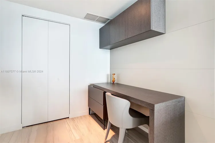 One Paraiso #4802 image #32