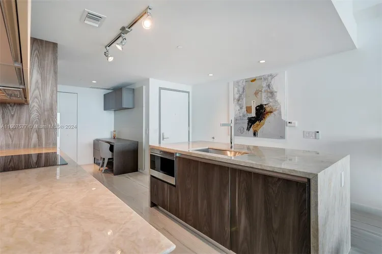 One Paraiso #4802 image #9