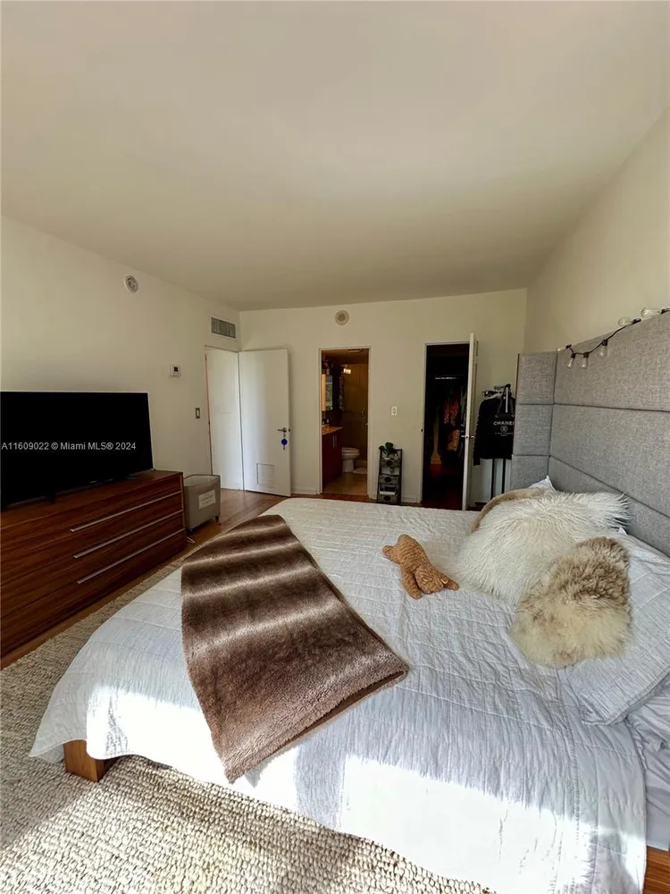 Harbour House #332 image #10