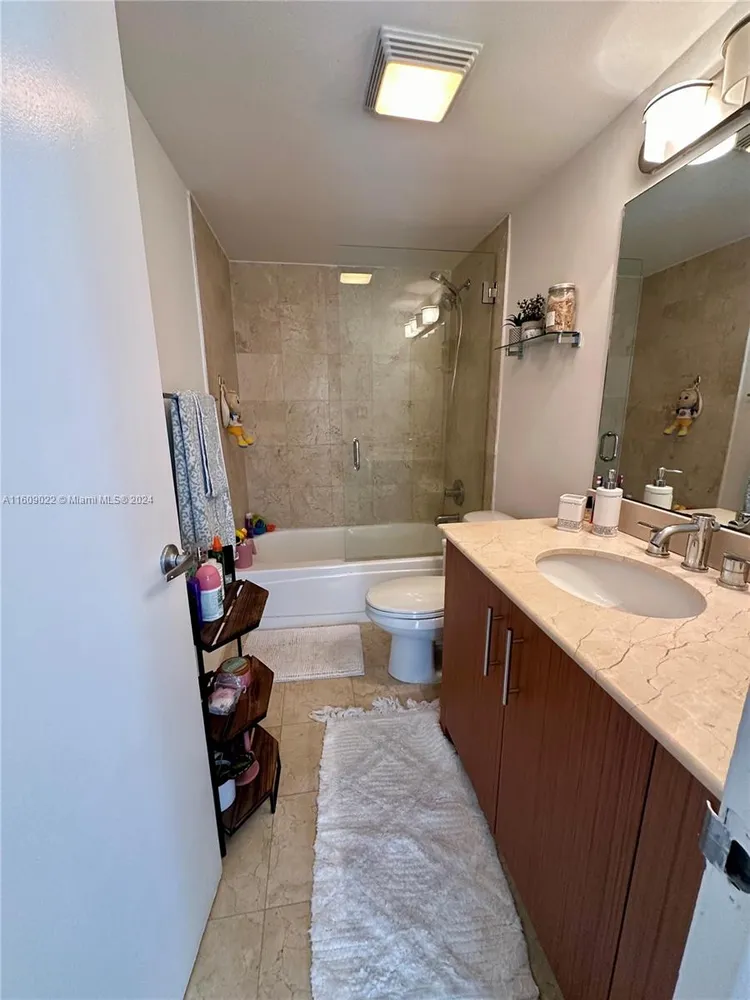 Harbour House #332 image #11