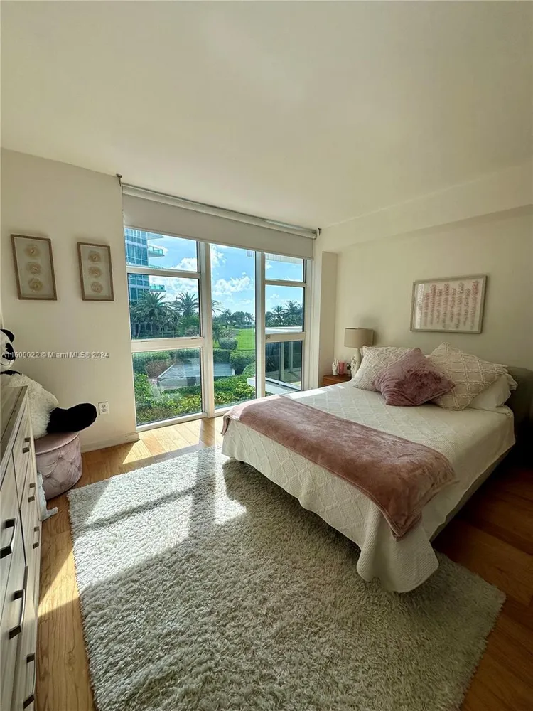 Harbour House #332 image #6