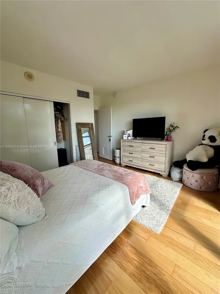 Harbour House #332 image #7