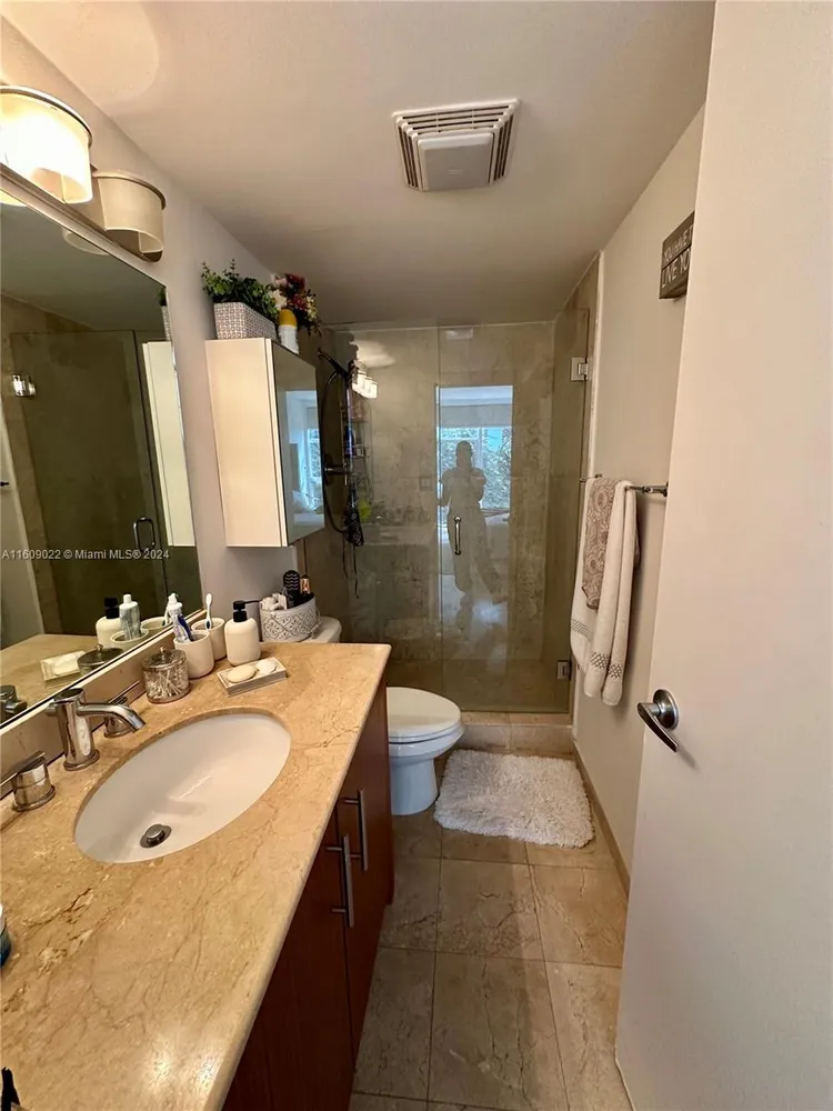 Harbour House #332 image #8