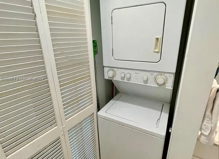 The Club at Brickell #3318 image #15