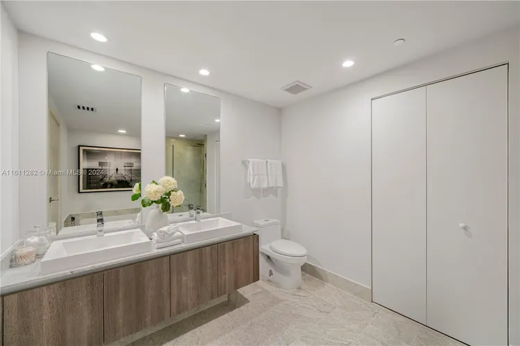 SLS Lux Brickell #1401 image #16