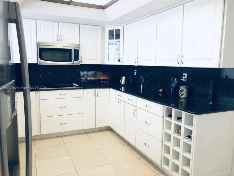 Brickell Key I #A1005 image #9