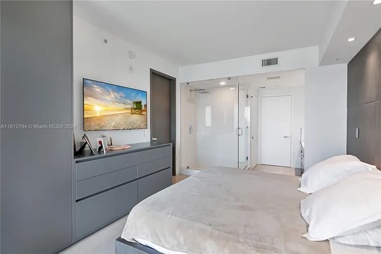 Icon Bay #1208 image #12