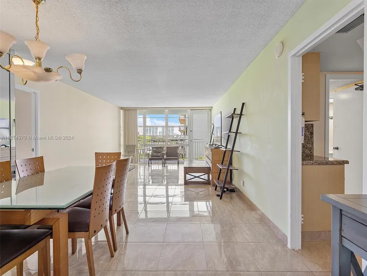 Winston Towers #610 image #9