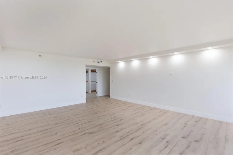 Jockey Club III #357 image #15