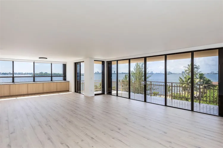 Jockey Club III #357 image #6