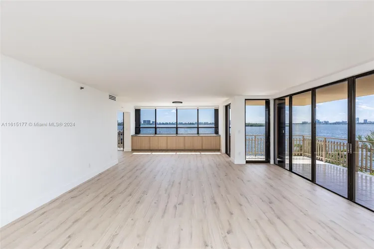 Jockey Club III #357 image #7