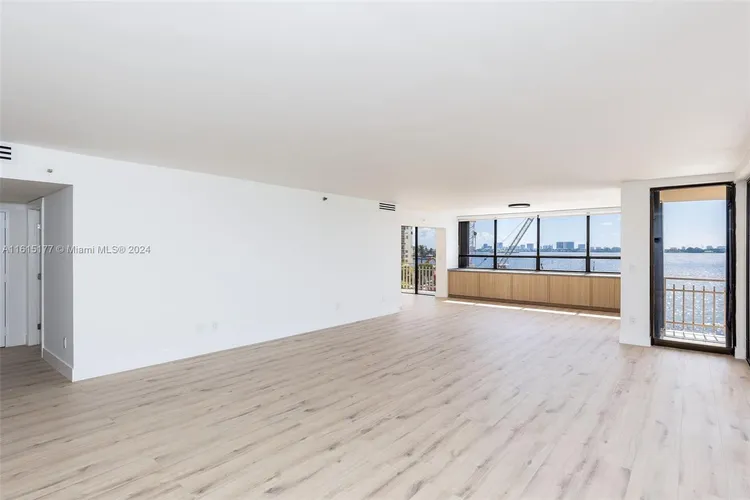 Jockey Club III #357 image #8