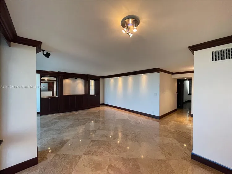 The Corinthian #17B image #12