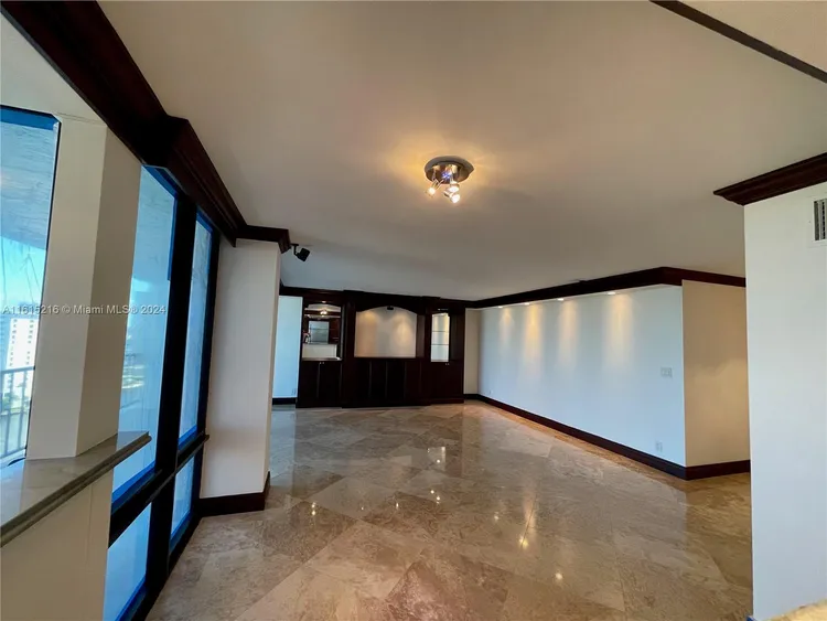 The Corinthian #17B image #14