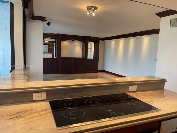 The Corinthian #17B image #21