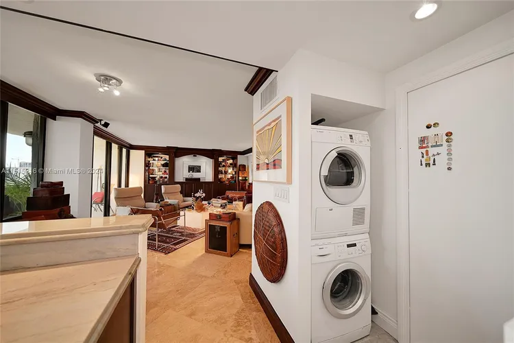 The Corinthian #17B image #23