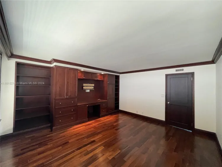 The Corinthian #17B image #29