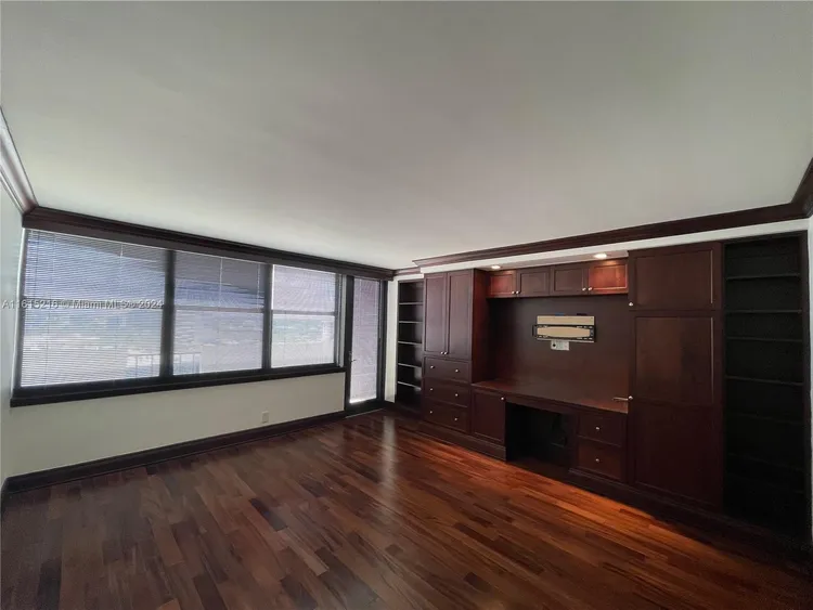 The Corinthian #17B image #30