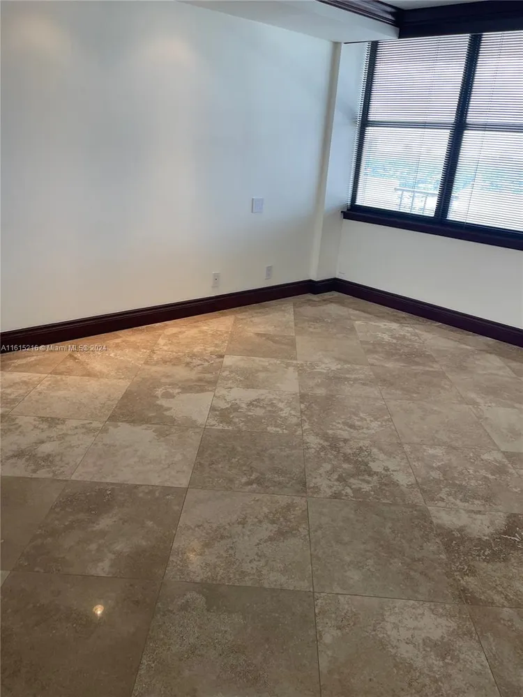 The Corinthian #17B image #31