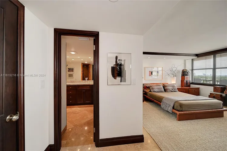 The Corinthian #17B image #36