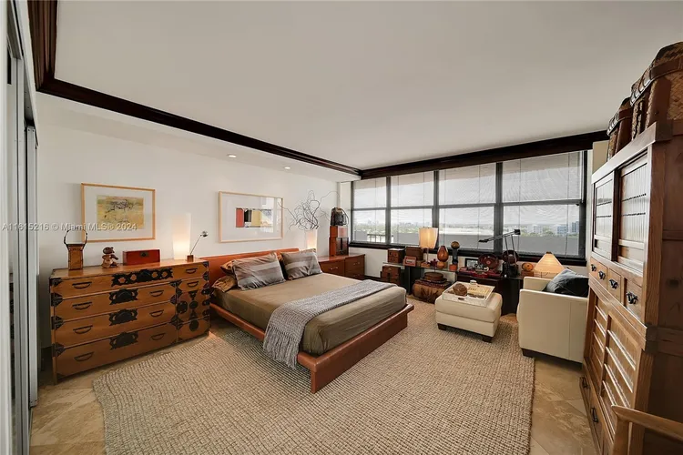 The Corinthian #17B image #38