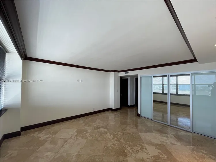 The Corinthian #17B image #40