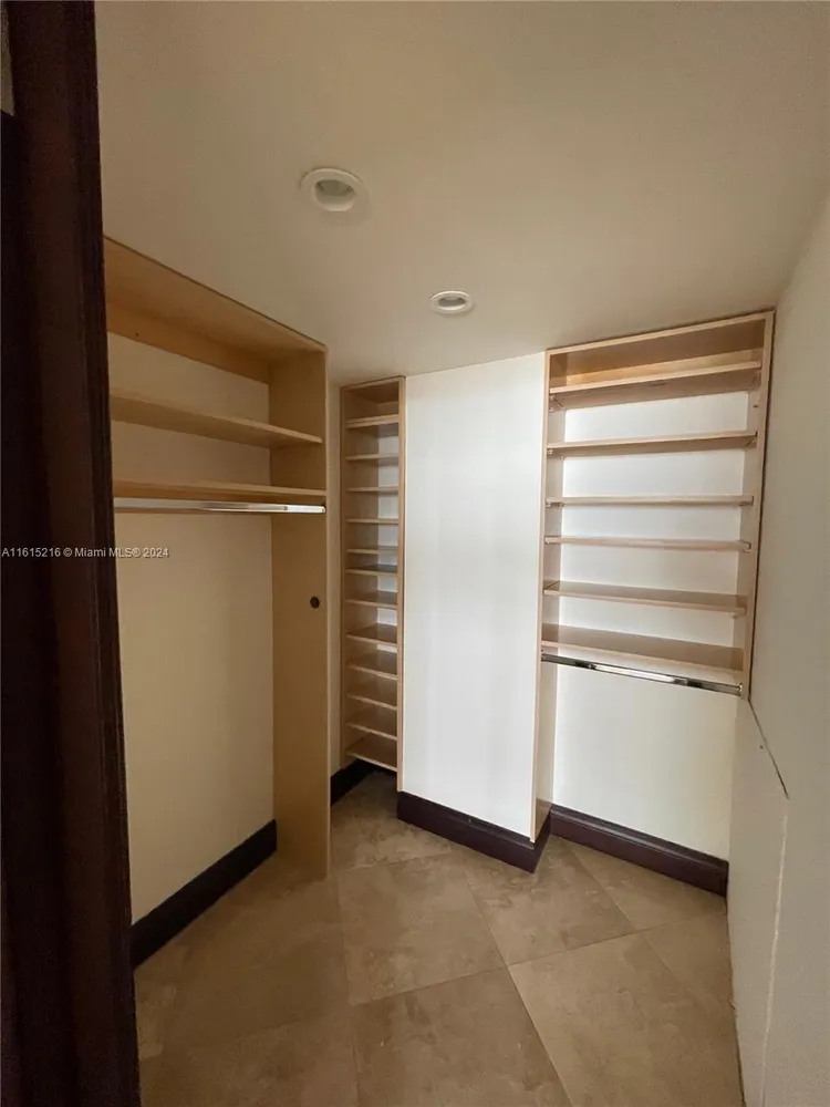 The Corinthian #17B image #43